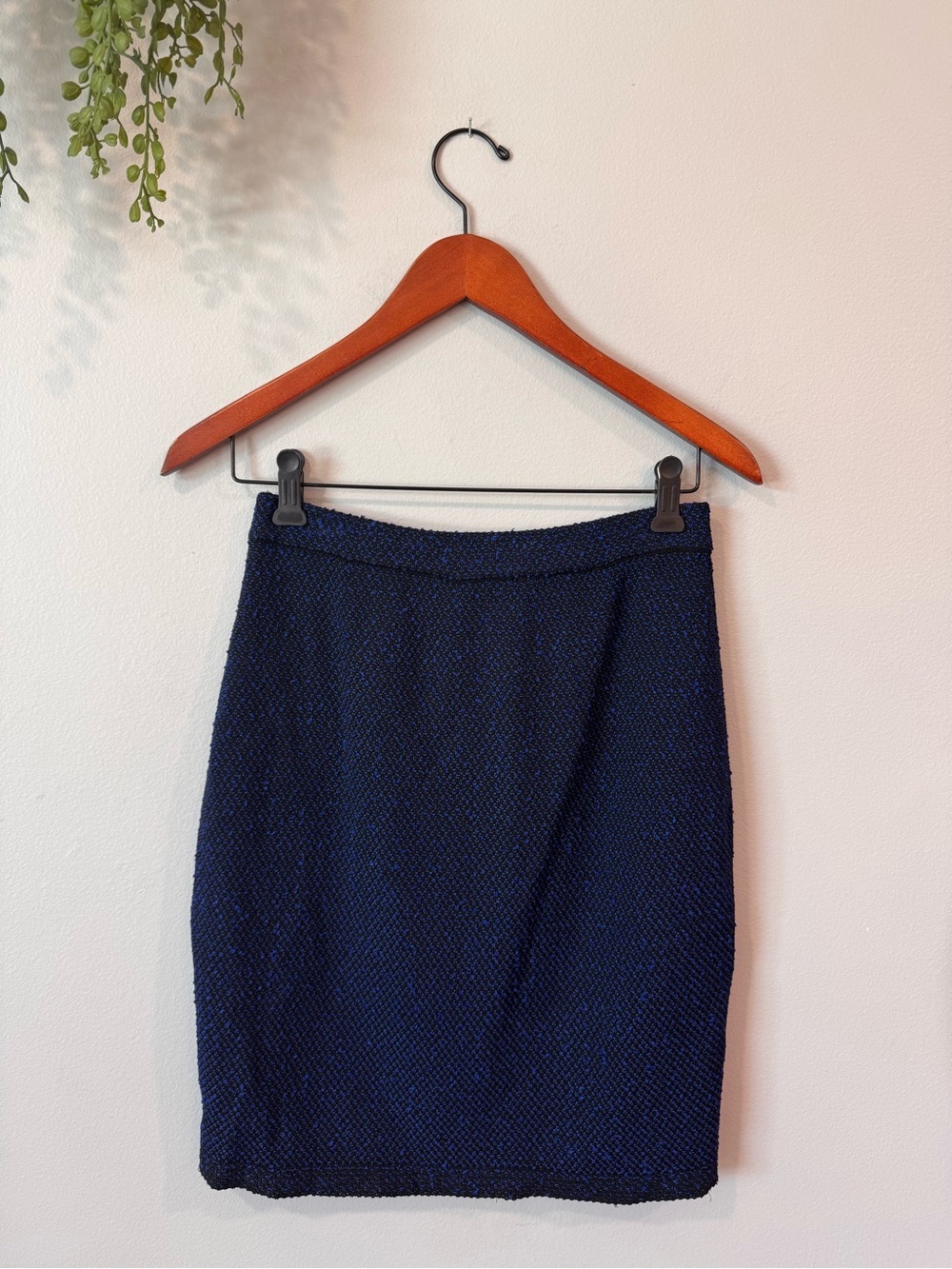 St. John Blue And Black Textured Pencil Skirt Size 4